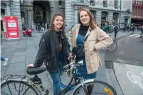  ??  ?? Marjan en Judith: “Met die ondergrond­se parking verlies je toch tijd.”