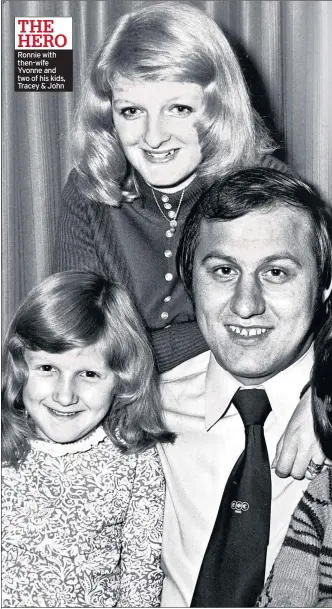  ??  ?? THE HERO Ronnie with then-wife Yvonne and two of his kids, Tracey & John