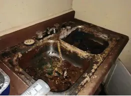  ?? HUD inspection photo obtained through FOIA ?? Inspectors from HUD also photograph­ed sewage in the sink at Englewood Apartments, a complex in Kansas City, Mo.