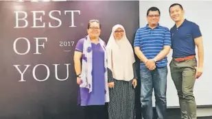  ??  ?? ADA KISAH TERSENDIRI: (Dari kanan) Sai, Wan, Amy dan Allison merakamkan gambar kenangan selepas sidang media The Best of You 2017 di Hotel Pullman di Kuching, semalam.