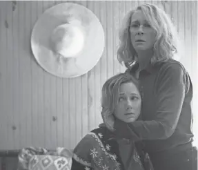  ?? RYAN GREEN/UNIVERSAL ?? Laurie Strode (Jamie Lee Curtis) is protective of daughter Karen (Judy Greer) in “Halloween.”