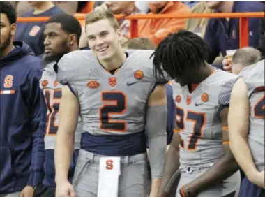  ?? NICK LISI — THE ASSOCIATED PRESS ?? Syracuse’s Eric Dungey, left, talks with teammate Nadarius Fagan, right, on the sidelines in the second quarter of an NCAA college football game in Syracuse, N.Y., Nov. 11. Dungey was injured and not playing in the game.