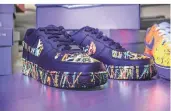  ??  ?? Die neonfarben­en Sneakers leuchten – gut zu sehen unter UV-Licht. Krauses Kunden reizt das Außergewöh­nliche.