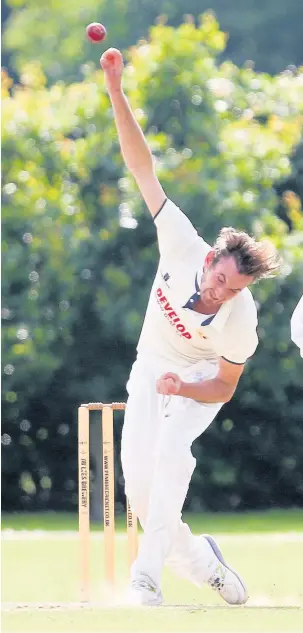  ?? Jackie Meredith ?? ●●Ryan Knight bowling for Littleboro­ugh