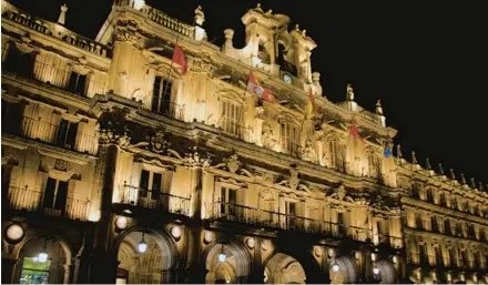  ?? PAT O’CONNOR ?? Plaza Mayor, Spain’s grandest square, sparkles at night and is just the starting point for a Salamanca visit.