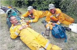  ?? Photo: EMMA ALLEN/
FAIRFAX NZ ?? Hard work: Firefighte­rs take a break from tackling hot spots the day after a large bush fire at Port Underwood in the Marlboroug­h Sounds this week.