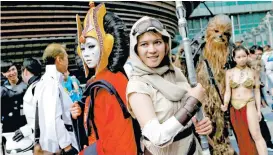  ??  ?? En ciudades asiáticas el festejo reunió a muchos de los personajes.