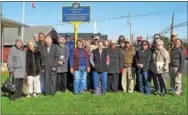  ?? MARCELLA PEYRE-FERRY — DIGITAL FIRST MEDIA ?? Historic Commission members and alumni gathered Nov. 12 to dedicate historic markers at three former one-room school houses in Upper Oxford — Oak Grove, Maple Plain and Pleasant View schools.