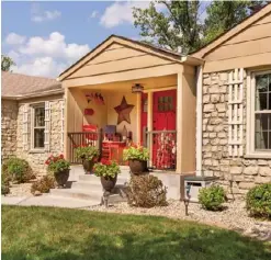  ??  ?? Above: The front door and refurbishe­d rockers, both painted in Sonna Surface’s favorite hue, brighten her Indianapol­is ranch’s small front porch.