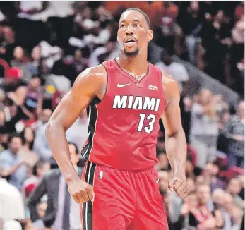  ?? ?? Bam Adebayo recibe apoyo del público luego de realizar una canasta.