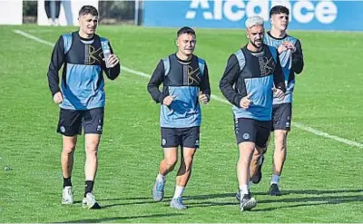  ?? RAMIRO PEREYRA ?? TITULARES. Vegetti, Longo, Rébola y Zapelli, parte de la base del habitual equipo celeste. El central recibió una fecha de sanción.