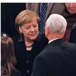  ?? FOTO: AFP ?? Angela Merkel wird von US-Vize-Präsident Mike Pence begrüßt.