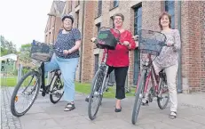  ?? FOTO: WILFRID LORIG ?? Drei von 71 „Pedal Sakral“-Radlern von St. Konrad: Renate Lorig, Heike Heise und Sabine Stehr (v.l.).