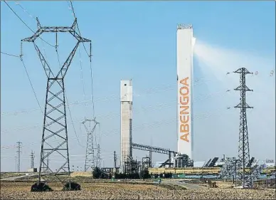  ?? MARCELO DEL POZO / REUTERS ?? La ingeniería sevillana Abengoa era líder mundial en energía termosolar