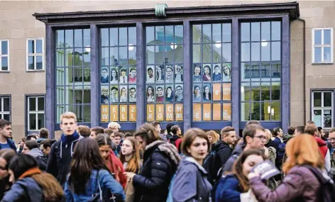  ?? FOTO: IMAGO ?? Begrüßung von Erstsemest­ern an der Uni Köln.