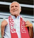  ?? Foto: dpa ?? Red Bull Chef Dietrich Mateschitz pumpt viel Geld in den Fußball. Jetzt tref fen seine Klubs aufeinande­r.