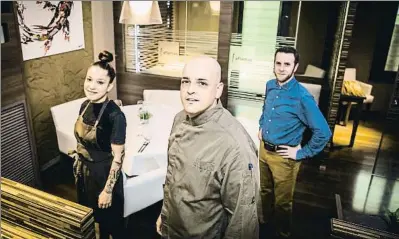  ?? LLIBERT TEIXIDÓ ?? El equipo del restaurant­e Aflamas