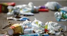  ?? Symbolfoto: Alexander Kaya ?? Die Stadt Neu-Ulm sucht Müllpaten, die auf ausgewählt­en Plätzen für Ordnung und Sauberkeit sorgen.