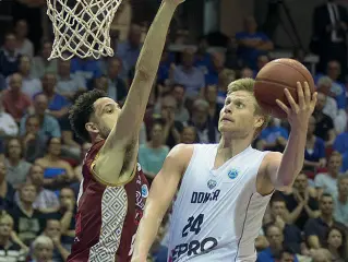  ??  ?? In Coppa La Reyer di Walter De Raffaele centra la finale di Fiba Europe Cup superando Groningen: ora sarà doppio match andata/ritorno con la Sidigas Avellino