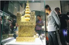  ?? PHOTOS BY JIANG DONG / CHINA DAILY ?? From left: People visit a relics show at the Capital Museum in Beijing; Tung Chee-hwa (fifth right), vice-chairman of the 12th CPPCC National Committee, and Shan Jixiang (third right), director of the Palace Museum, view antique-clock restorer Wang Jin...