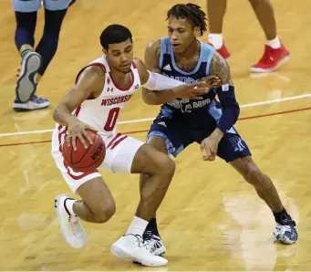  ?? GETTY IMAGES ?? AT ARMS’ LENGTH: D’Mitrik Trice and Wisconsin held Fatts Russell and Rhode Island to just 16 points in the first half last night in Madison and held on for a 73-62 win.