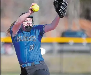  ?? SARAH GORDON/THE DAY ?? Old Lyme’s Emma Bayor throws a pitch during a softball game on April 3, 2023.