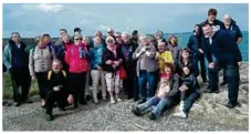  ??  ?? Le groupe de jumelage en visite à Cancale.