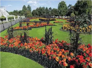  ??  ?? A classic bedding scheme – at Kew Gardens. No mixes there, a deliberate­ly selected range of plants – that’s my idea of a first-class bedding scheme