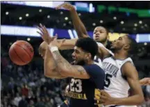  ?? CHARLES KRUPA - THE ASSOCIATED PRESS ?? Villanova’s Mikal Bridges, right, defend against West Virginia’s Esa Ahmad during the second half of an NCAA men’s college basketball tournament regional semifinal on March 23.