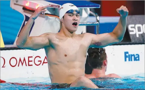  ?? ALBERT GEA / REUTERS ?? Sun Yang celebrates his victory in the men’s 1,500m freestyle final at the world aquatics championsh­ips in Barcelona on Sunday.