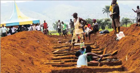  ?? Picture: EPA ?? MASS BURIAL: Workers dig mass graves for those who perished in a mudslide at a mass grave site in Waterloo, Sierra Leone. Burials are being prepared for more than 500 who died in the natural disaster, with a search continuing for 600 still unaccounte­d...