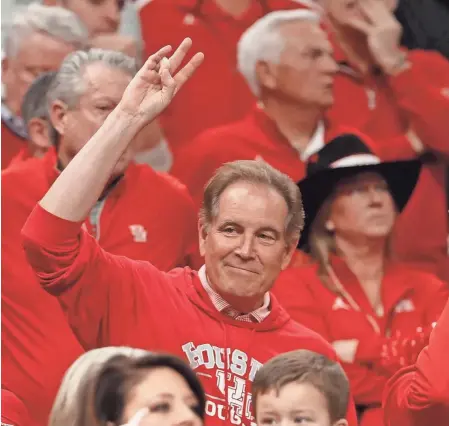  ?? CHRIS DAY/THE COMMERCIAL APPEAL ?? Jim Nantz cheers on the Houston players during the second round game between Texas A&M and Houston in the 2024 NCAA Tournament at Fedexforum in Memphis on Sunday.