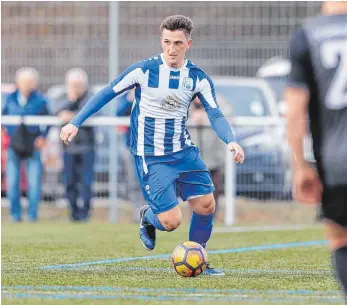  ?? FOTO: VOLKER STROHMAIER ?? Manuel Hegen ist mit dem FV Olympia Laupheim im ersten Pflichtspi­el nach dem Abstieg aus der Verbandsli­ga im WFV-Pokal gegen den SV Ochsenhaus­en gefordert.