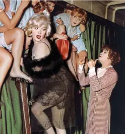  ??  ?? Rail romp: Marilyn Monroe on a sleeper in Some Like It Hot (1959)