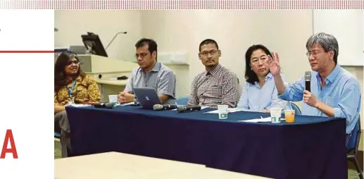  ?? PIC BY SALHANI IBRAHIM ?? (From left) Assistant Professor of University of Nottingham’s Centre for the Study of Communicat­ions and Culture, Gayathry Venkiteswa­ran, ‘The Jakarta Post’ editor-in-chief Nezar Patria, ‘Mawkun’ editor-in-chief Zayar Hlaing, Southeast Asian Press...