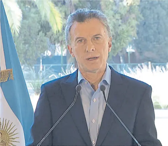  ??  ?? 1’ 42”. Mauricio Macri en el mensaje que brindó ayer por la mañana antes de que abrieran los mercados: el dólar cerró más alto.