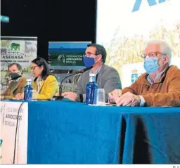  ?? M. G. ?? Mesa presidenci­al de ‘El Día del Arroz’ de Asaja Sevilla.