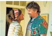  ?? FOTO: EPD ?? Love Me Do: Ethan Hawke und Rose Byrne in „Juliet, Naked“.