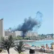  ?? FOTO: DPA ?? 13 deutsche Urlauber verdächtig­t die spanische Justiz der Brandstift­ung am Ballermann auf Mallorca.