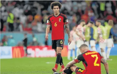  ?? ?? Witsel y Alderweire­ld, con los jugadores croatas de fondo, se lamentan tras caer eliminados.