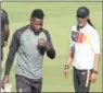  ?? (AFP) ?? Cameroon’s head coach Rigobert Song (right) oversees a training session of his players including Cameroon’s goalkeeper Andre Onana at the Al Sailiya on Sunday.
