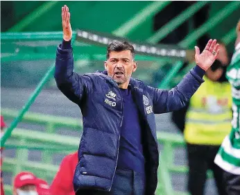  ??  ?? Sérgio Conceição não gostou da forma como a equipa sofreu o segundo golo