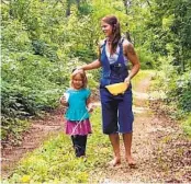  ?? ANDREA NELSON ?? Shyloh and Andrea Nelson, picking berries in 1993. Shyloh grew up in a small town in Wisconsin.