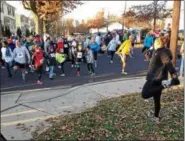  ?? BOB KEELER — DIGITAL FIRST MEDIA ?? Runners stretch before the start of the Reindeer Run.