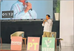  ?? ?? Joaquín “Huacho” Díaz Mena en su intervenci­ón en foro organizado por la Canaco con sede en Mérida