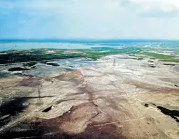  ?? /ISAÁC ESQUIVEL ?? Vista del Lago Nagor Carrillo, el cual comenzó a ser secado como parte de la construcci­ón del Nuevo Aeropuerto de la Ciudad de México.