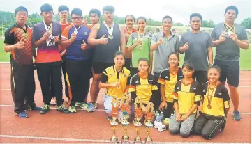  ??  ?? The jubilant Sarikei Selected team. Standing at third from right is Liong.