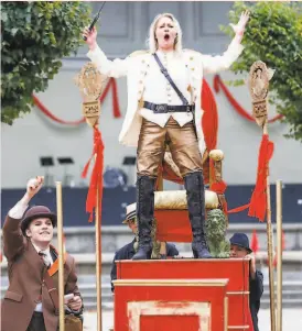  ?? Amy Osborne / Special to The Chronicle 2018 ?? Libby Oberlin, as Caesar, performs in We Players’ adaptation of Shakespear­e’s “Julius Caesar” called “Caesar Maximus.”