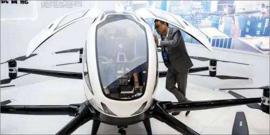  ?? CHENG MIN / XINHUA ?? Visitors learn about an autonomous aircraft during the China 5G+Industrial Internet Conference in Wuhan, Hubei province, on Nov 19.