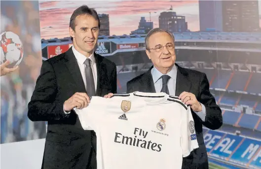  ?? REUTER ?? Blancos. Florentino Pérez presenta como técnico del Real Madrid a Julen Lopetegui, horas después de ser despedido de La Roja.
